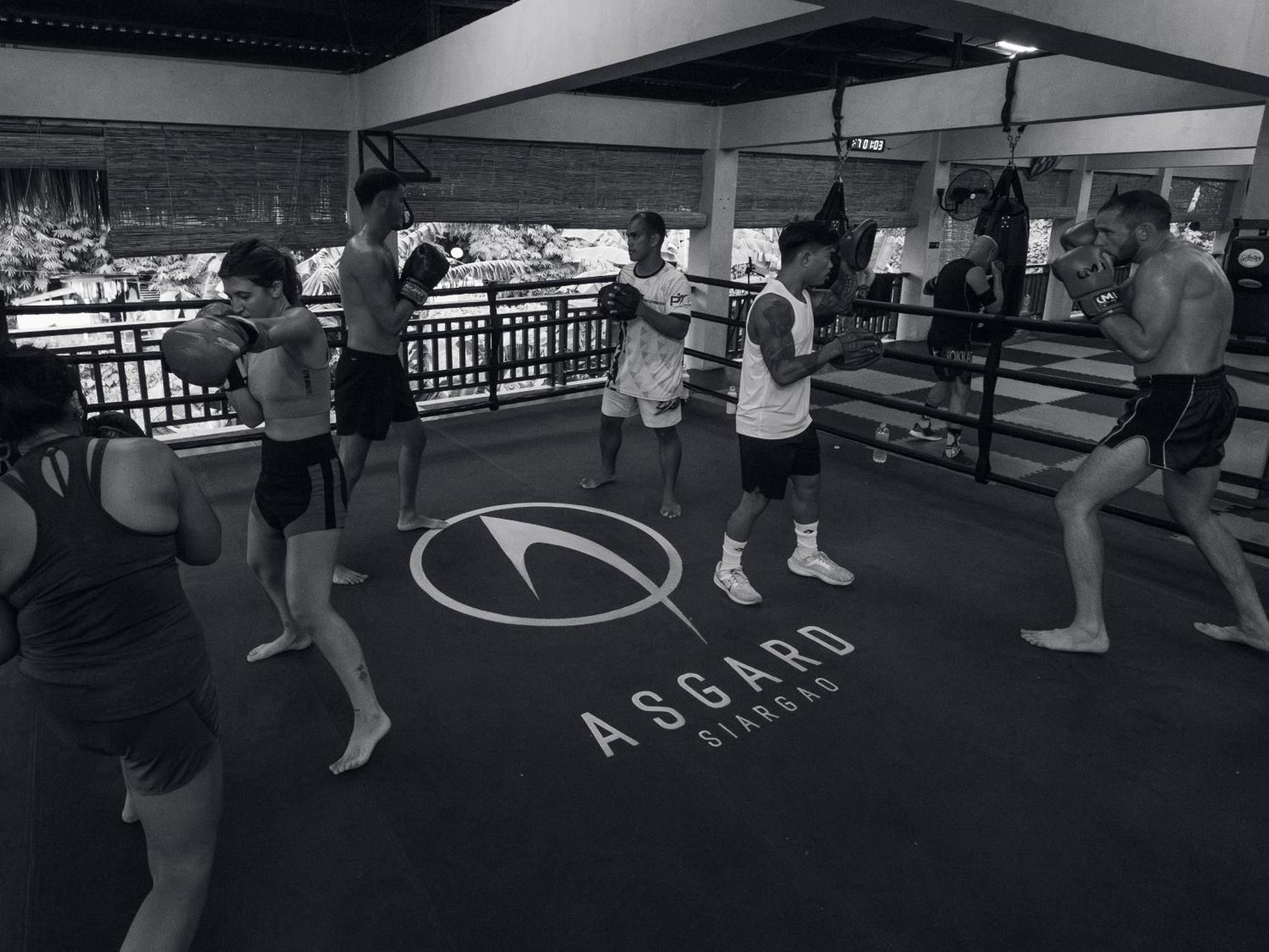 Asgard Resort & Mma Gym جنرال لونا المظهر الخارجي الصورة